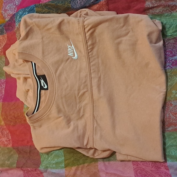 Nike Tops - NIKE MEDIUM CROP LONG SLEEVE
